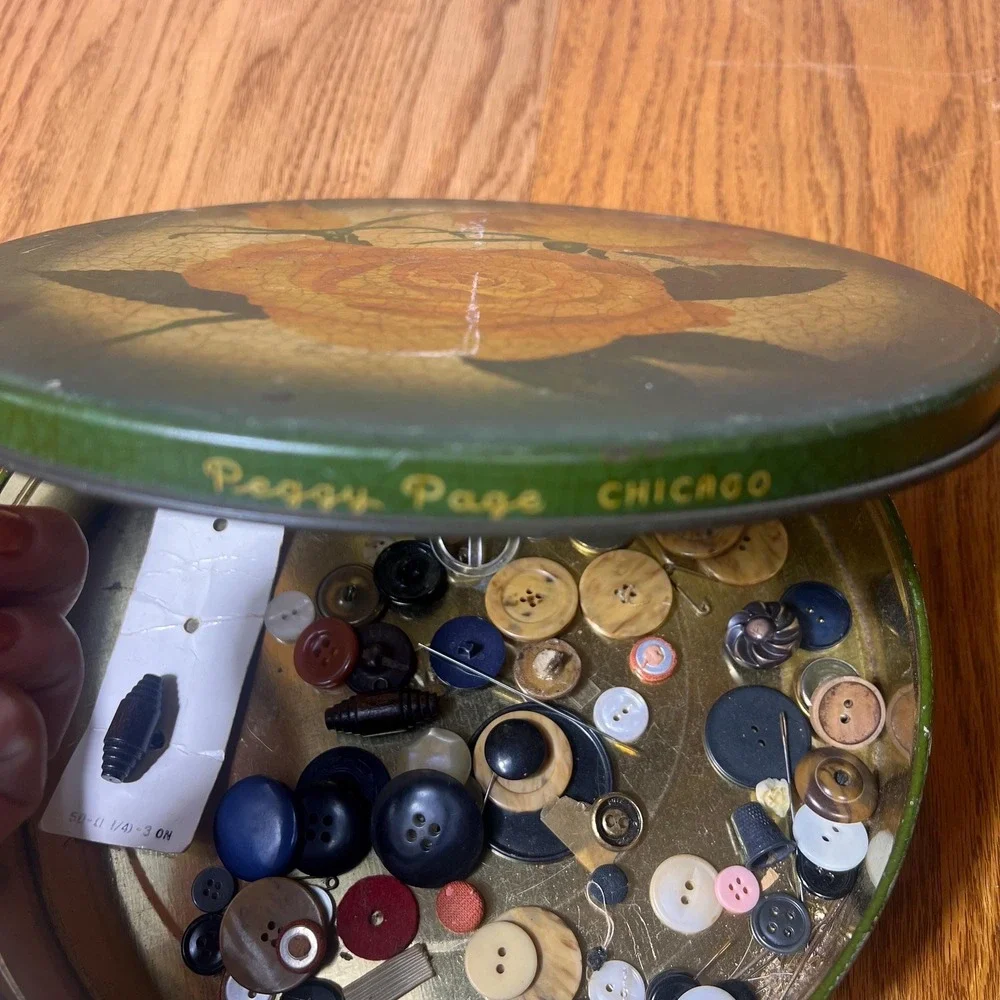 VTG Peggy Page Chicago Metal Sewing Tin VTG Buttons & Notions Mid Century Sewing